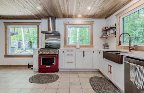 Lion's Head Cottage | Charming French-Country Home w/Hot Tub & EV Charger Near Bruce Trail