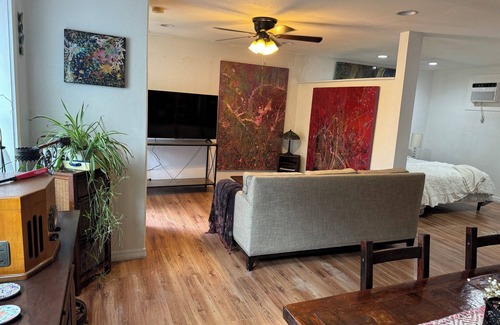 Palatka Cottage | Charming furnished artist country cottage with WiFi and AC in Palatka.