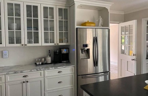 Cordova House | Charming furnished house in Cordova TN with WiFi, 2-car garage, jetted tub