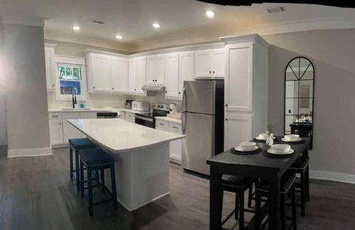 Gainesville House | Charming Gainesville townhome 1