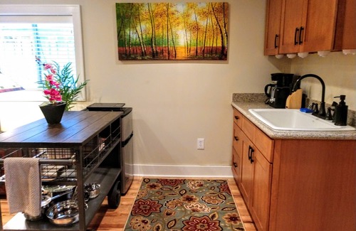 Maple Leaf Cottage | Charming Garden Studio Cottage in North Green Lake