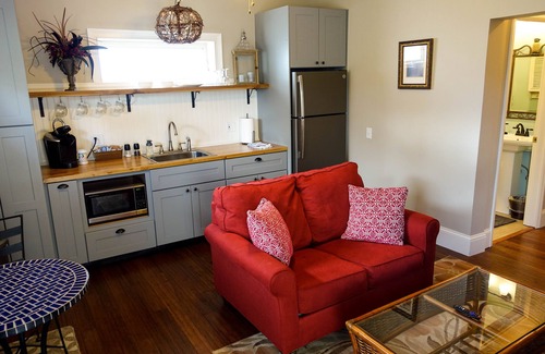 Parker Ridge Apartment | Charming Getaway Nest ❤ Pillow-Top Bed ❤ Super Clean