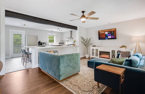 Weaverville House | Charming getaway in Weaverville! Great location!