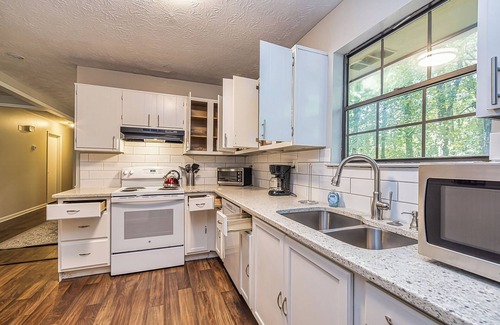 Peachtree City House | Charming Getaway Peachtree City