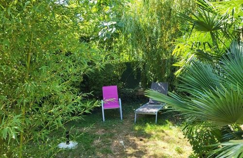 Aussonne House | Charming Gite Venitia with Private Terrace, Wi-Fi, and Air Conditioning