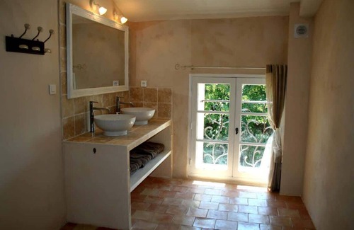 Valensole House | Charming Gîte with swimming pool surrounded by lavender