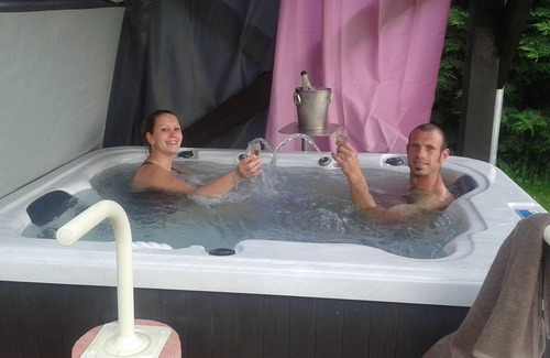 Sarlande Cottage | Charming gîte with swimming pool, Jacuzzi and sauna. Electric charging station