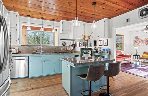 Glen Ellen House | Charming Glen Ellen house w/home office. Pet Friendly!