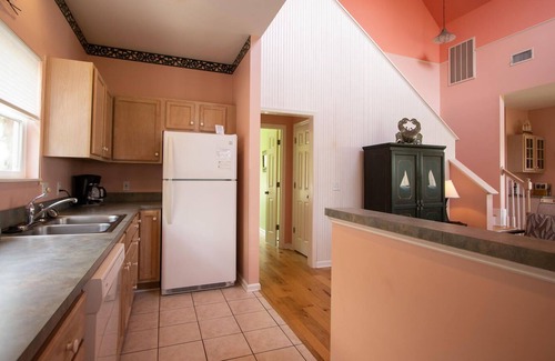 Saint Helena Island Cottage | Charming Golf Course Cottage w/ WiFi & Grill - Near Marina & Boathouse