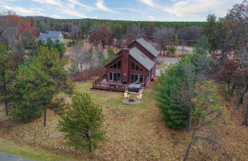 Rome House | Charming Golf View Home, w/Hot tub, Sauna, Fire pit, near Lakes & Trails!