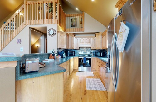 Rome House | Charming Golf View Home, w/Hot tub, Sauna, Fire pit, near Lakes & Trails!