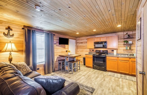 Grand Rivers Condo | Charming Grand Rivers Getaway - 1/2 Mi to Downtown