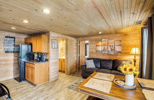 Grand Rivers Condo | Charming Grand Rivers Getaway - 1/2 Mi to Downtown