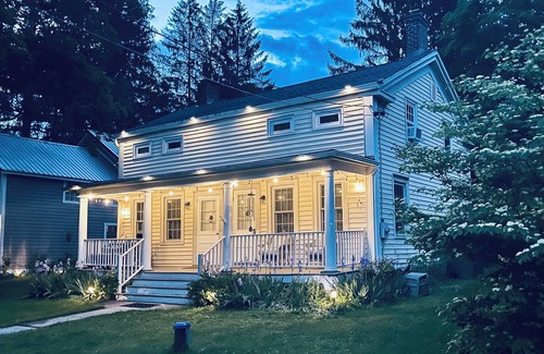 Middle Hope Cottage | Charming & Great Location!