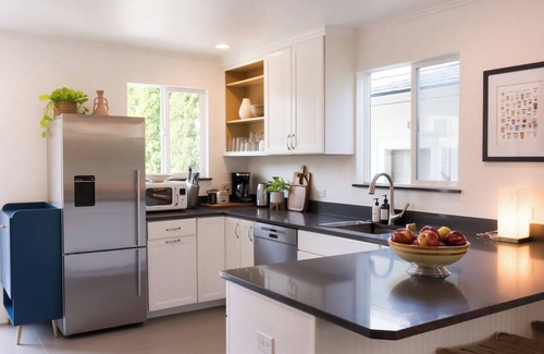 Phinney Ridge House | Charming Green Lake Bungalow with family Zoo passes!