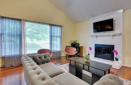 Greensboro House | Charming Greensboro Retreat w/ Cozy Fireplace!