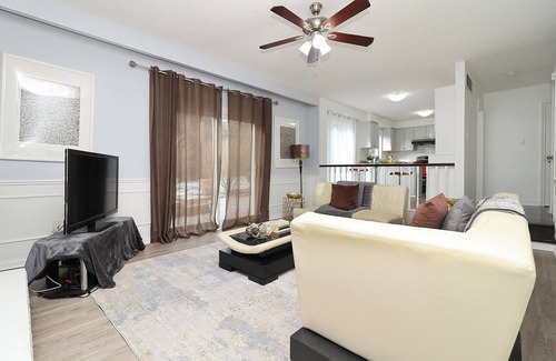 Oakville House | Charming Group Getaway Home Near the Lake – Perfect for Holidays & Reunions!