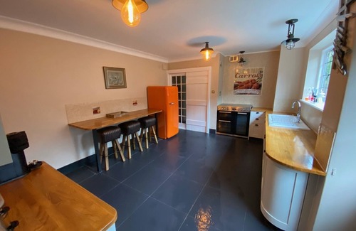 St. Mary's Other | Charming Group Stay – Peaceful Retreat near London
