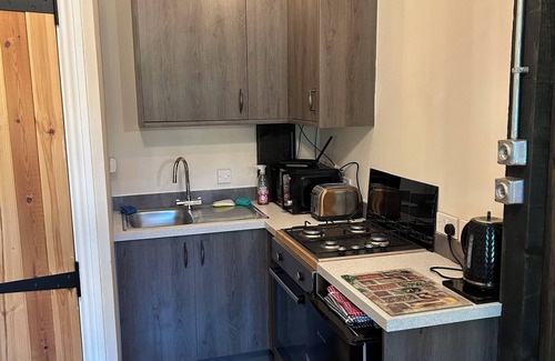 St. Mary's Other | Charming Group Stay – Peaceful Retreat near London