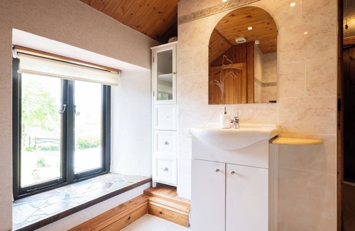 St Wenn Bed & Breakfast | Charming Guest House in Cornish countryside - Demelza Cottage