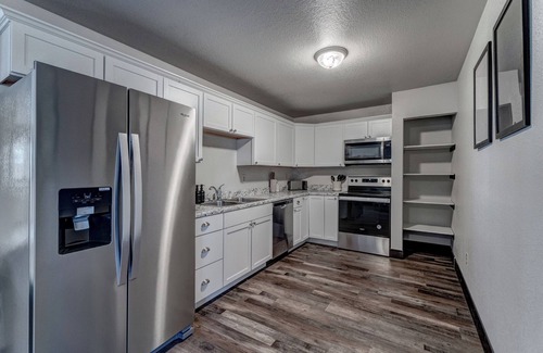 Blackhawk House | Charming Guest House by Black Hawk