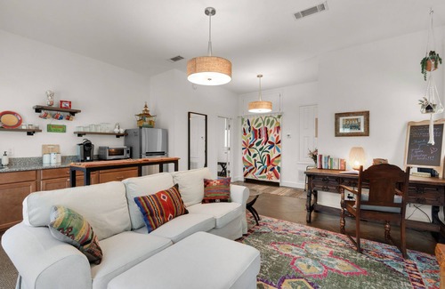 East Pensacola Heights Cottage | Charming Guest House at Live Oaks on the Bayou