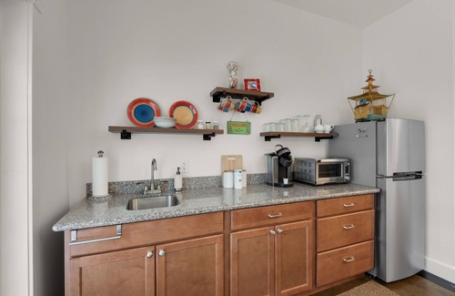 East Pensacola Heights Cottage | Charming Guest House at Live Oaks on the Bayou