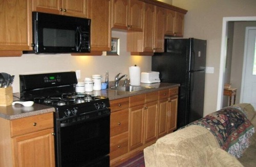 Calhoun County Cottage | Charming Guest House-Very Private-25 Minutes from Oxford