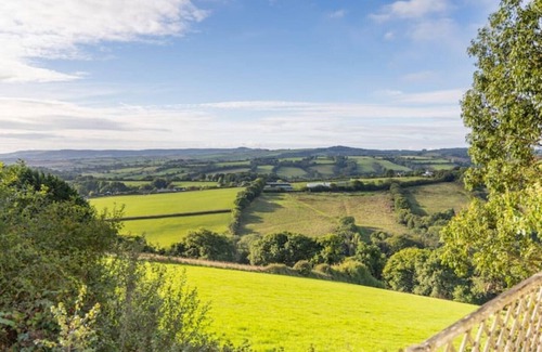 Newton Saint Cyres House | Charming Guesthouse in Peaceful Idyllic Setting