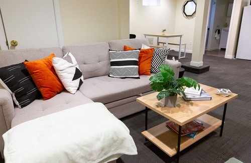 Phinney Ridge Apartment | Charming Guesthouse in Greenwood! Direct line to Downtown Seattle.