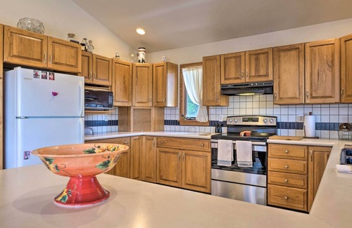 Lisbon Cottage | Charming Hanoverton Cottage on Guilford Lake!