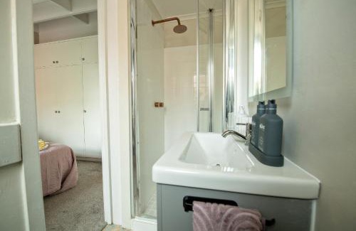 Balaclava Apartment | Charming Hideaway Apartment Near St Kilda
