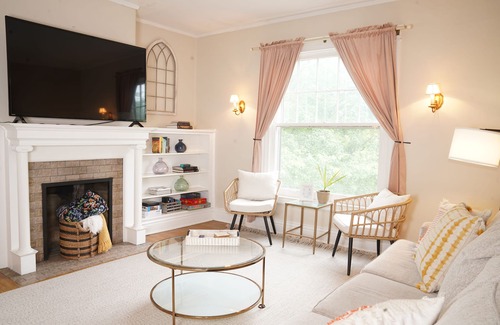 Bonnycastle House | Charming Highlands Apartment: Heart of Louisville