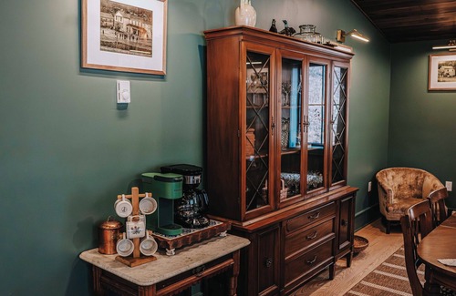 Kingsley House | Charming & Historic 3-bedroom house in sleepy Gibson with Wifi, AC & hot tub