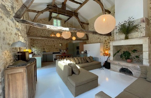 Lembras House | Charming historic barn with pool