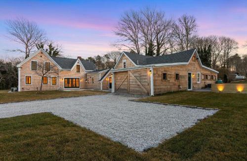 South Orleans House | Charming Historic Cape Cod Retreat - 3BR, Deck, Outdoor Shower, Garage