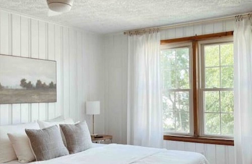 New Albany House | Charming Historic Cottage minutes from LOU!
