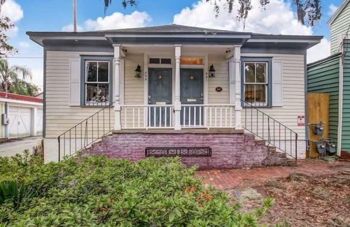 Beach Institute Cottage | Charming Historic Cottage Downtown with Two King Beds
