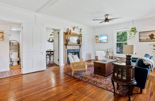Hurdle Mills House | Charming historic farm house
