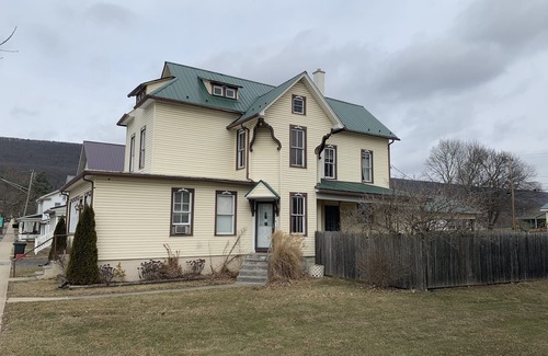 Centre Hall House | Charming historic home near PSU and fly fishing destinations
