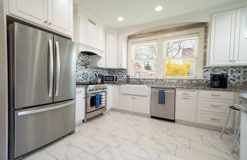 Payson House | Charming Historic Home with chef's kitchen formal dining, sitting room, & patio