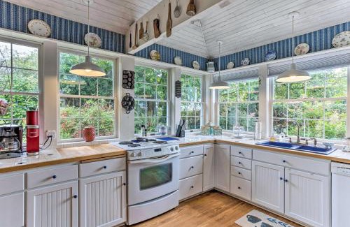 Federal Way House | Charming Historic Retreat Near Poverty Bay!