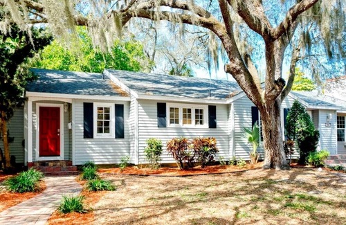 River District House | Charming Historic River District Cottage