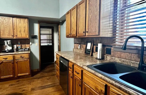 Lyons House | Charming historical 3-bedroom home in Lyons, Kansas