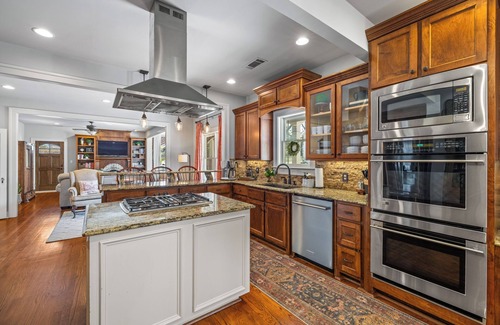 Buford House | Charming historical 4-bedroom house in Downtown Buford, GA.