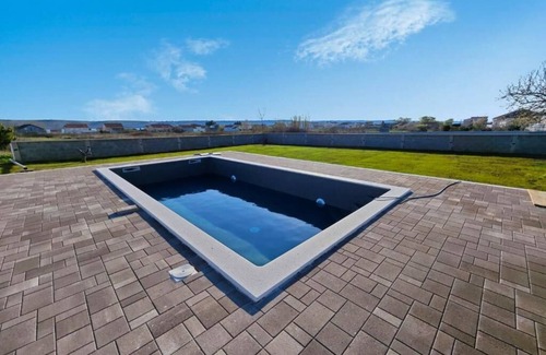 Ljubac House | Charming Holiday House in Ljubač with Private Pool and Mountain Views