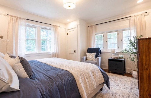 Burley House | Charming Home, 9 Beds, Home Gym