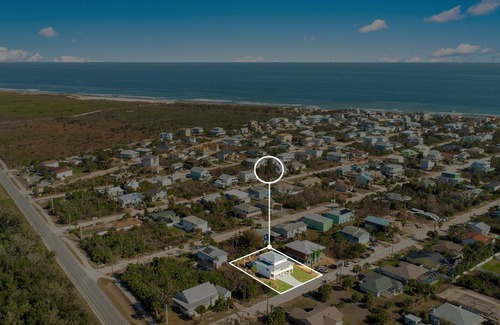Marineland Acres House | Charming Home for 10, Walk to Beach, Pool, Wifi