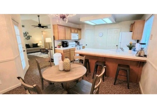 Fresno House | Charming Home for Professionals & Families