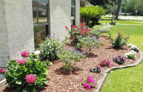 Metairie House | Charming home in a very safe area! Walk to the Lake and short drive to NOLA